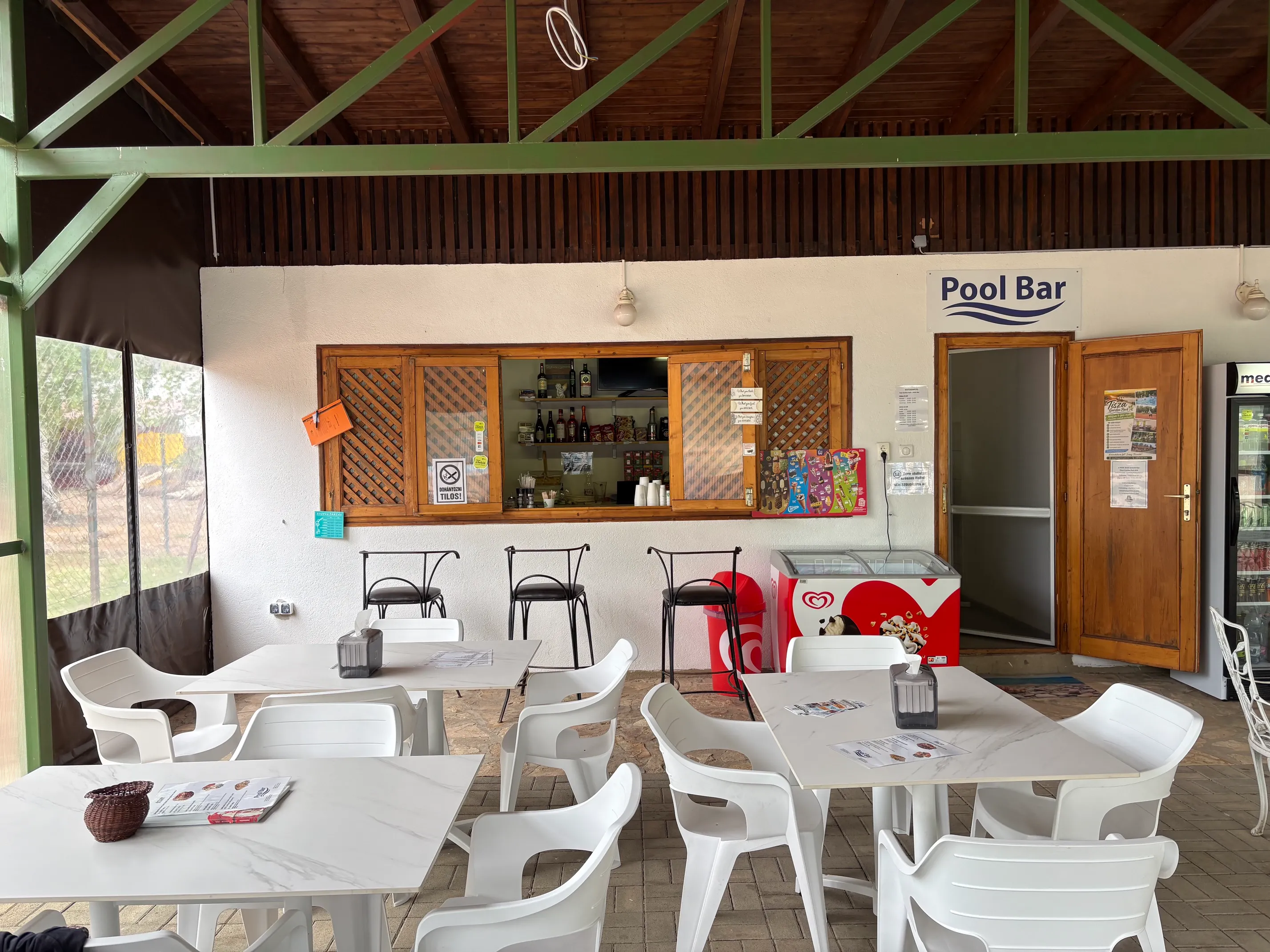 Pool Bar